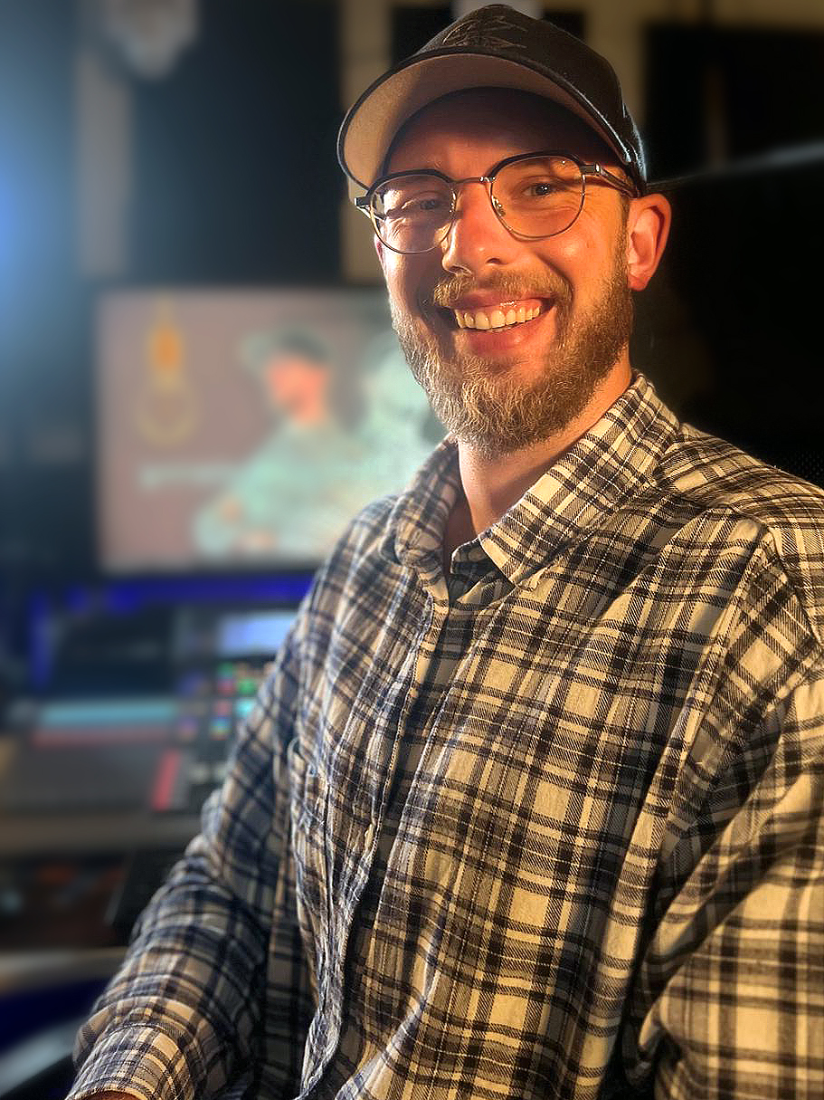 Porträt von Thorsten Volkmann – professioneller Audio Engineer aus Hannover, spezialisiert auf Mixing, Mastering und Editing für Musik, Sprache und Content